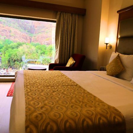 Raj Park- Hill View Hotell Tirupati Exteriör bild