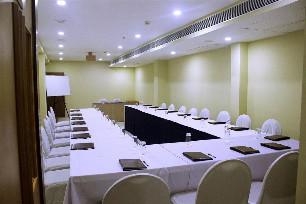 Raj Park- Hill View Hotell Tirupati Exteriör bild
