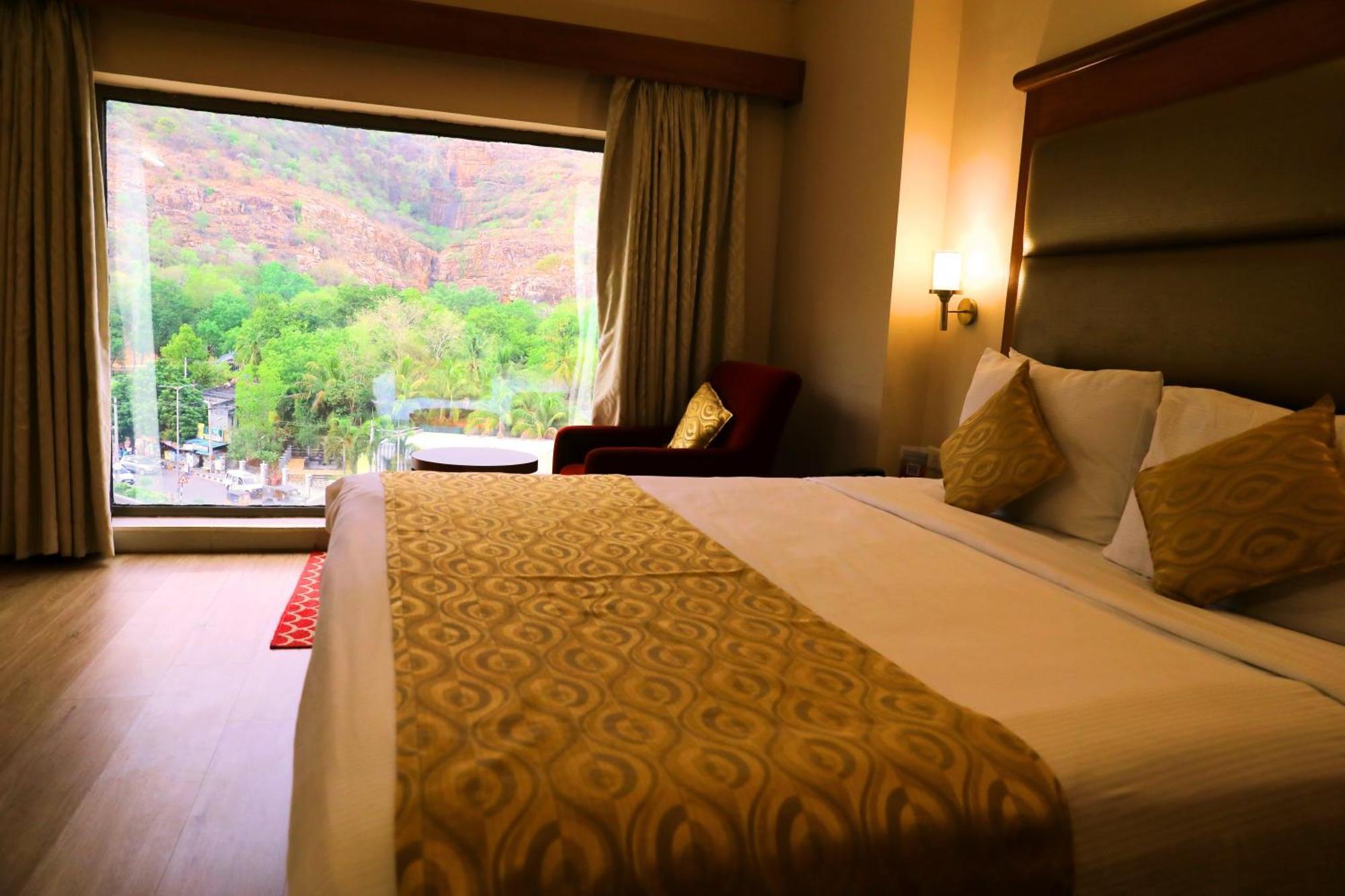 Raj Park- Hill View Hotell Tirupati Exteriör bild