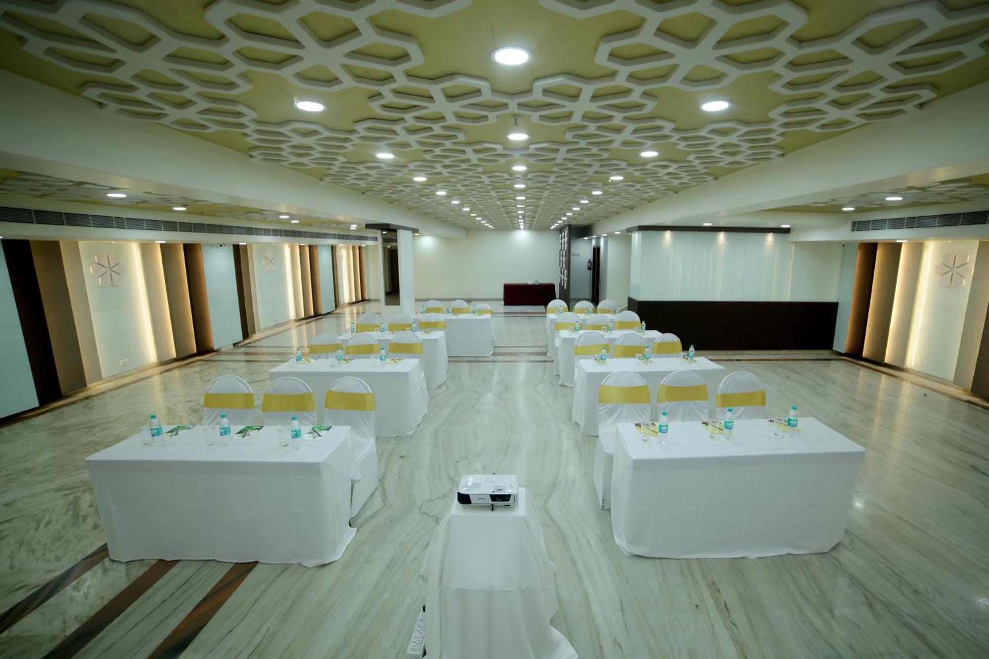 Raj Park- Hill View Hotell Tirupati Exteriör bild
