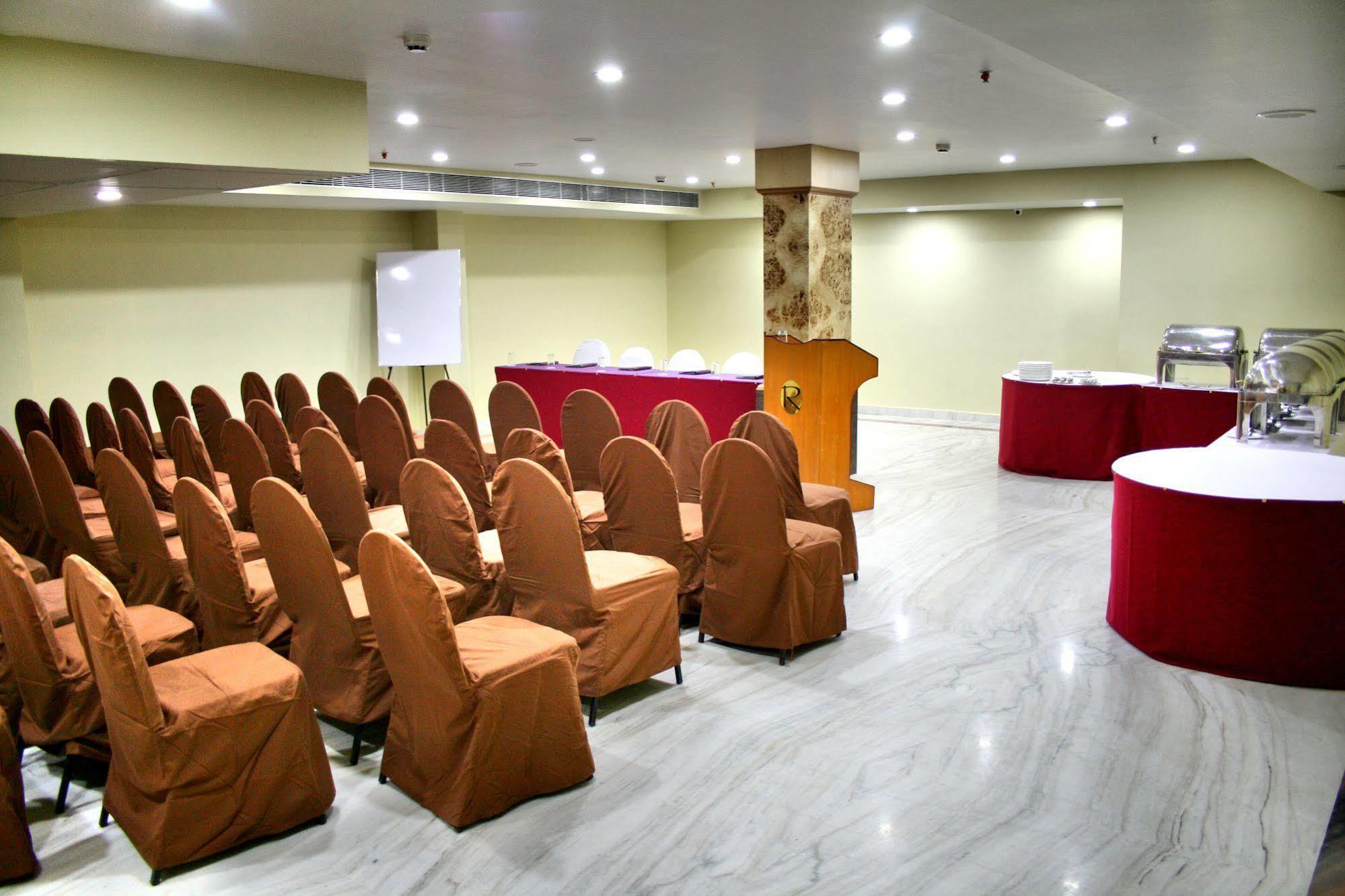 Raj Park- Hill View Hotell Tirupati Exteriör bild