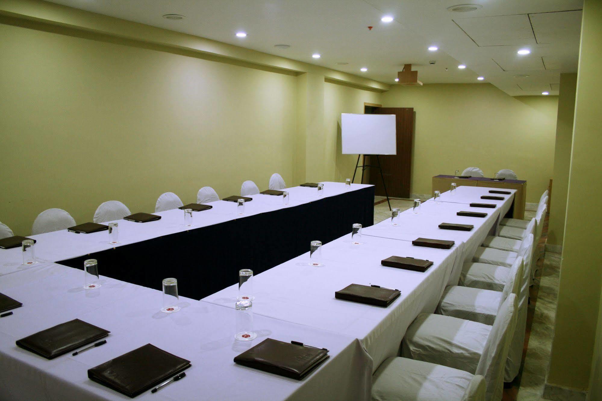 Raj Park- Hill View Hotell Tirupati Exteriör bild