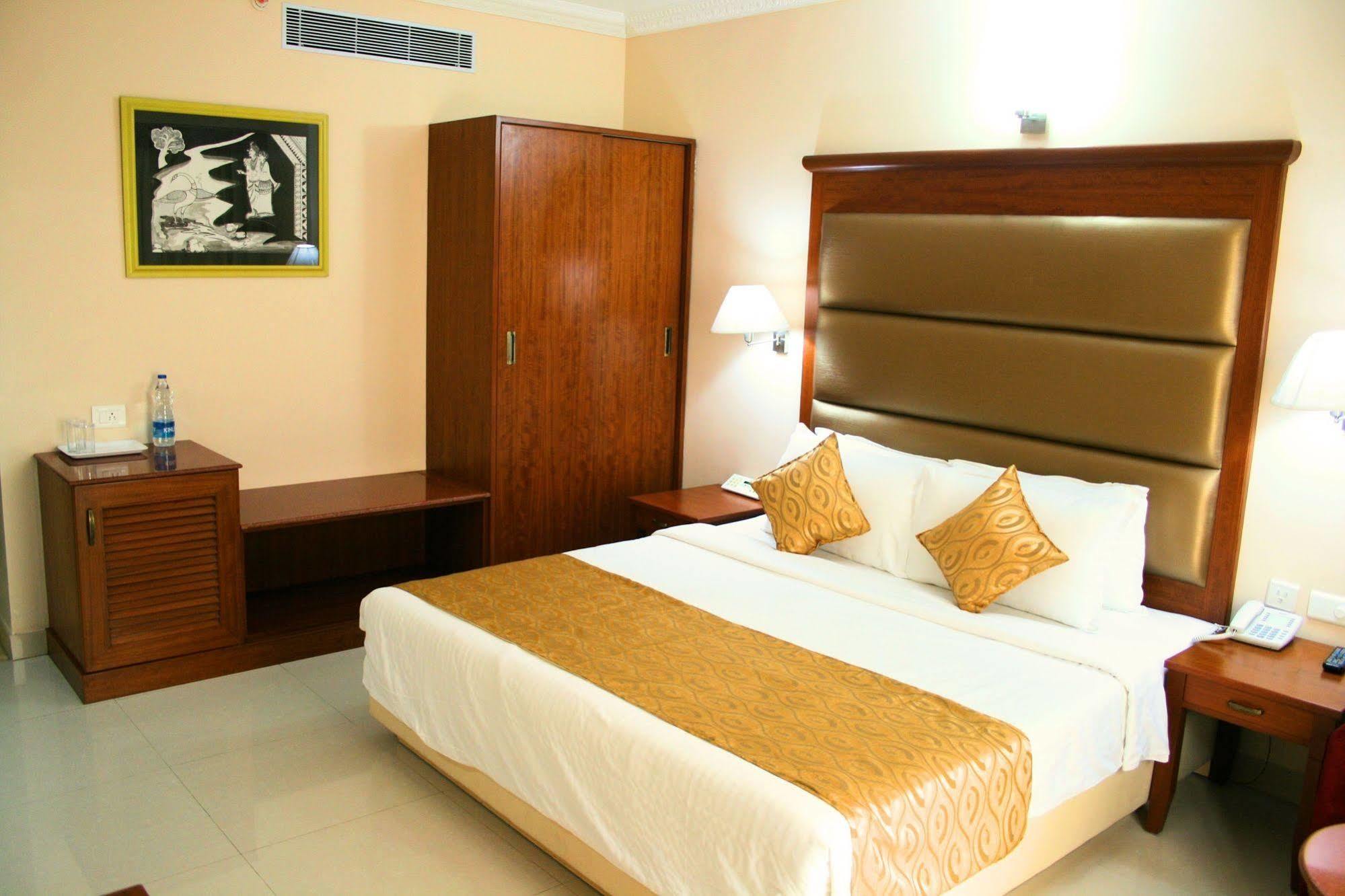 Raj Park- Hill View Hotell Tirupati Exteriör bild