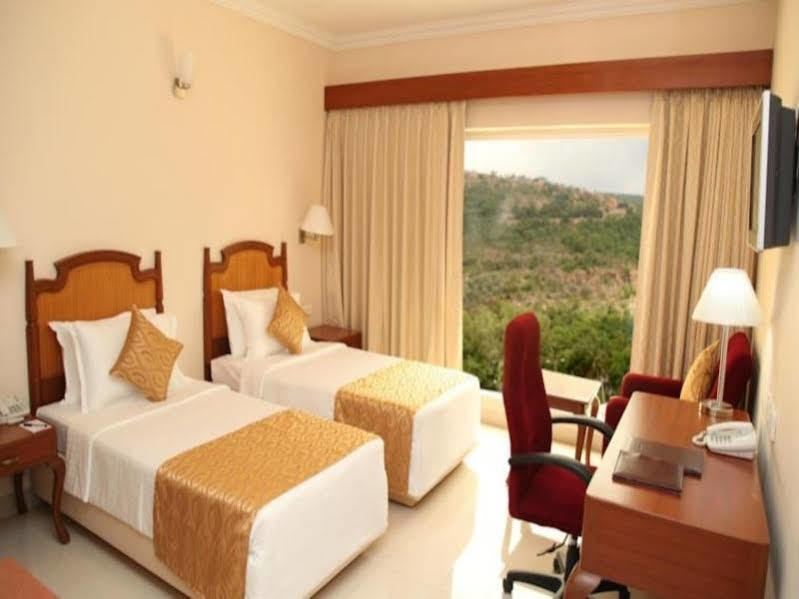 Raj Park- Hill View Hotell Tirupati Exteriör bild