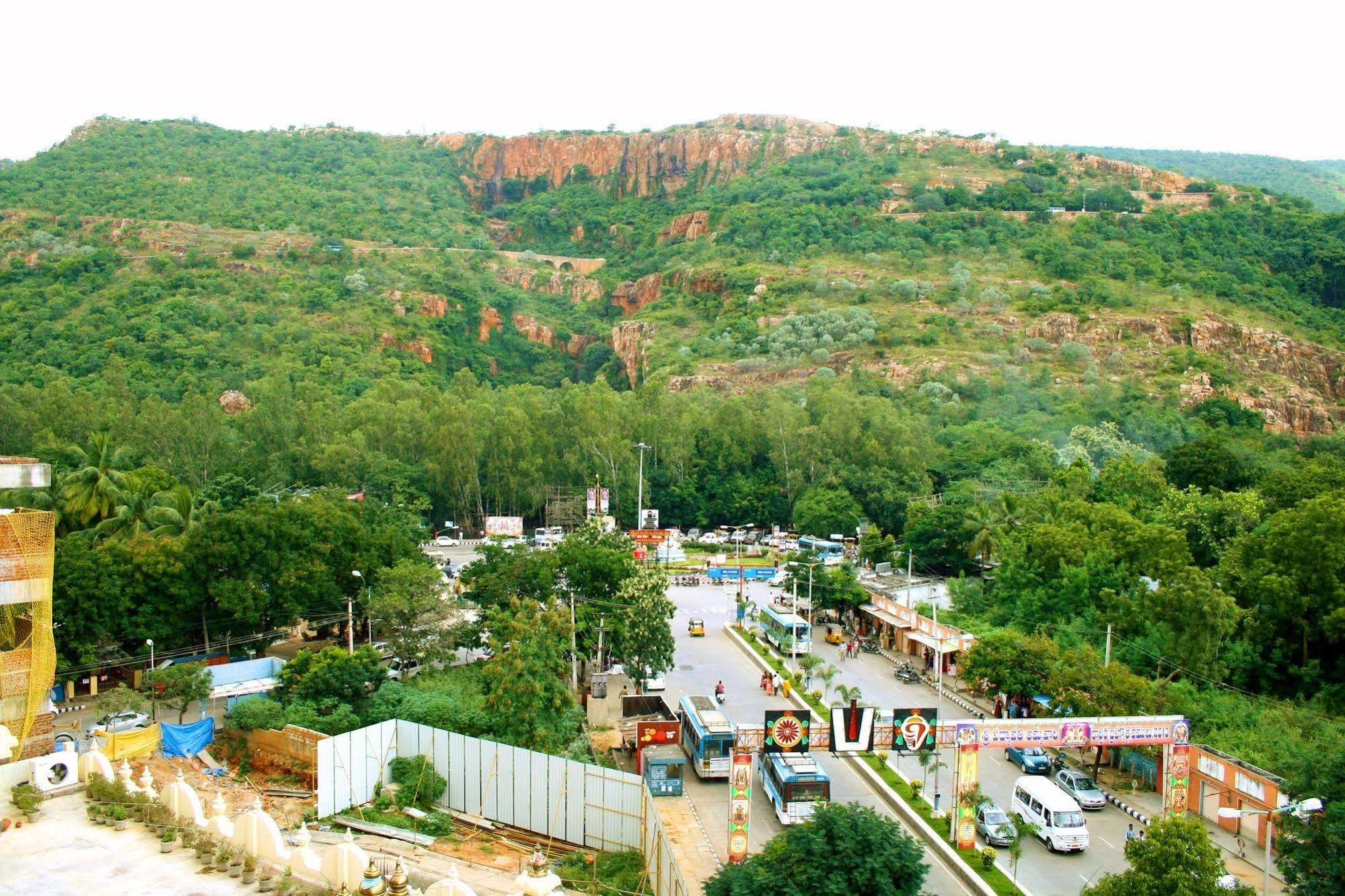 Raj Park- Hill View Hotell Tirupati Exteriör bild